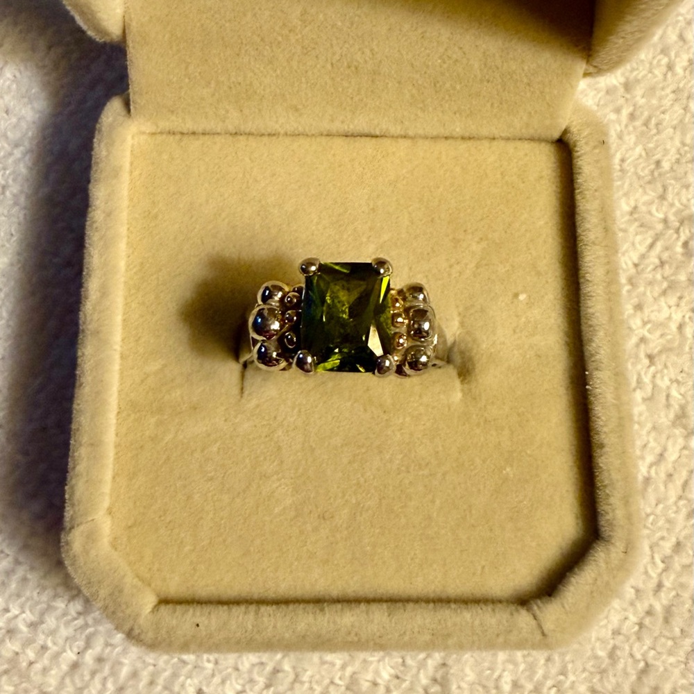 Vintage Emerald Cut Olive Green Peridot CZ Sterling Silver Ring - Size 6